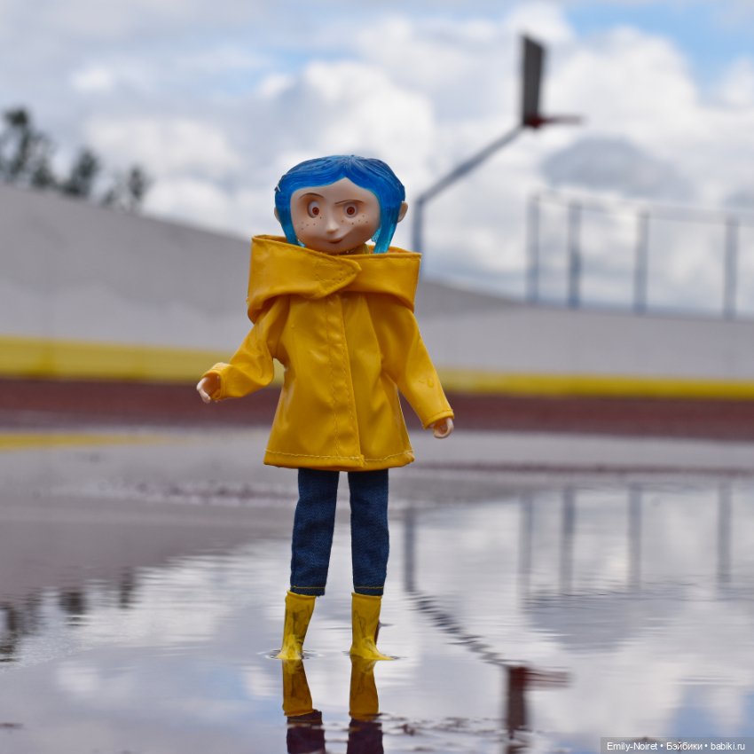 Коралина и дождик — Фигурки NECA (Нека): Коралина (фото 2)