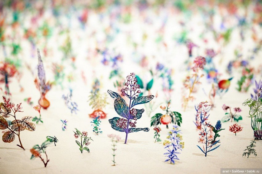 Жизнь и смерть сходятся в инсталляции «Чёрное поле» Цадок Бен-Давид (Zadok Ben-David) (фото 3)