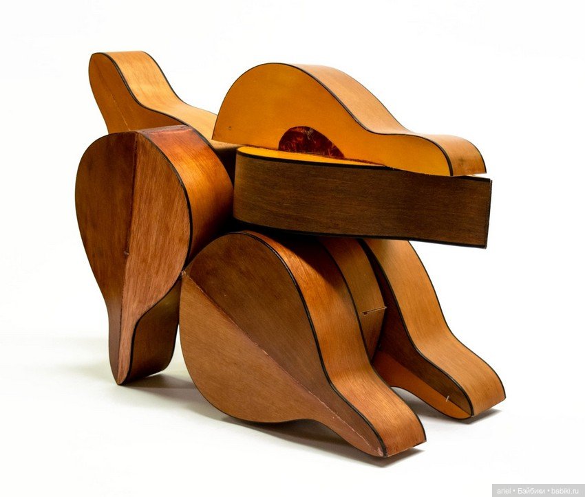 Серия скульптур «No Strings» художника Уилли Коула (Willie Cole)