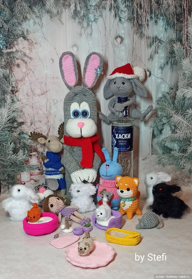 Решила собрать все связанные игрушки и сделать фото на память