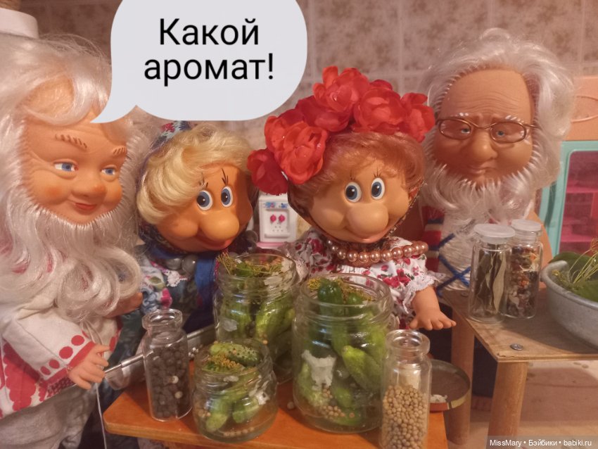 Весёлые картинки. Фаина и Анфиса маринуют огурцы