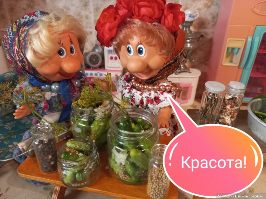 Весёлые картинки. Фаина и Анфиса маринуют огурцы