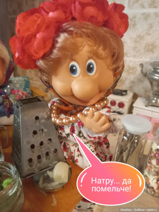 Весёлые картинки. Фаина и Анфиса маринуют огурцы