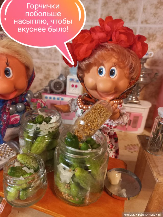 Весёлые картинки. Фаина и Анфиса маринуют огурцы