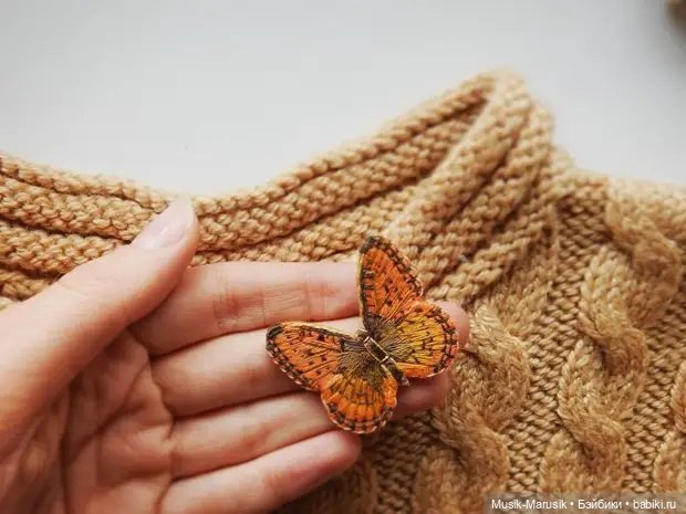 Удивительные вышитые броши Леры Петуниной (фото 4)