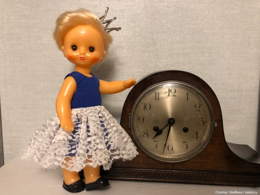 Оля шьёт нарядное платье — Советские винтажные куклы (СССР): Ленигрушка (фото 10)