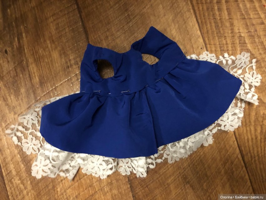 Оля шьёт нарядное платье — Советские винтажные куклы (СССР): Ленигрушка (фото 5)