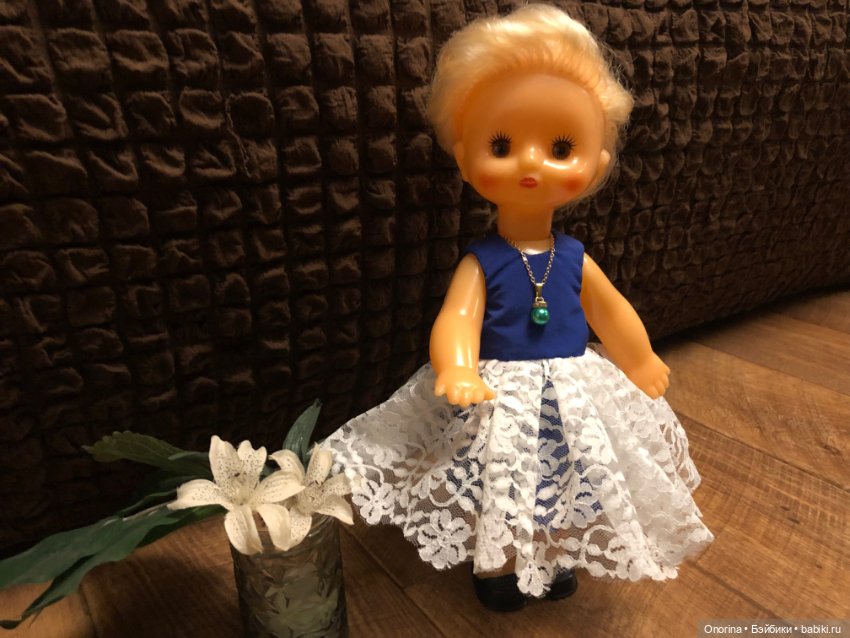 Оля шьёт нарядное платье — Советские винтажные куклы (СССР): Ленигрушка (фото 9)