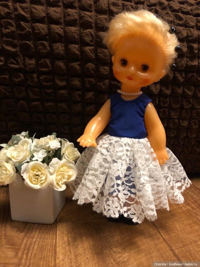 Оля шьёт нарядное платье — Советские винтажные куклы (СССР): Ленигрушка (фото 7)