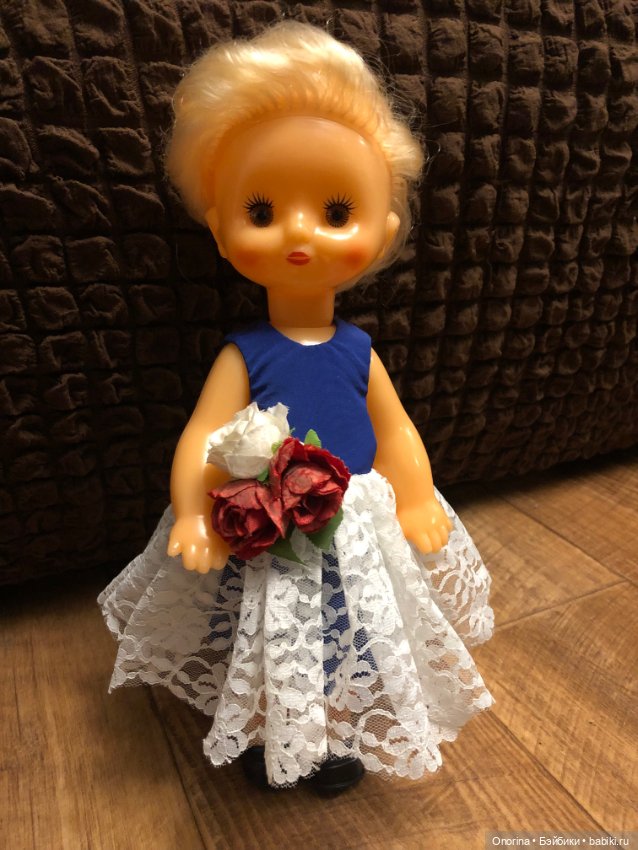 Оля шьёт нарядное платье — Советские винтажные куклы (СССР): Ленигрушка