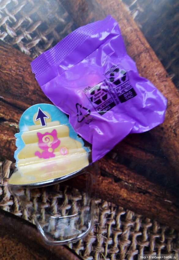 Распаковка милых фигурок Пет Шоп Счастливые питомцы (Littlest Pet Shop). Оригинал Хасборо (Hasbro) (фото 5)