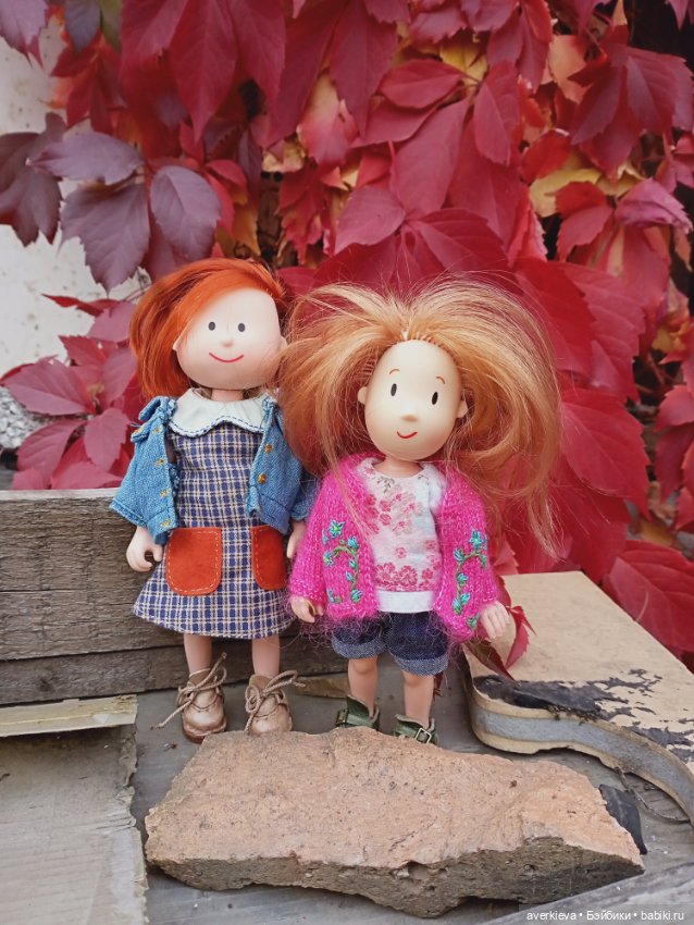 На ковре из жёлтых листьев... Прогулка Мари,Николь и Ии