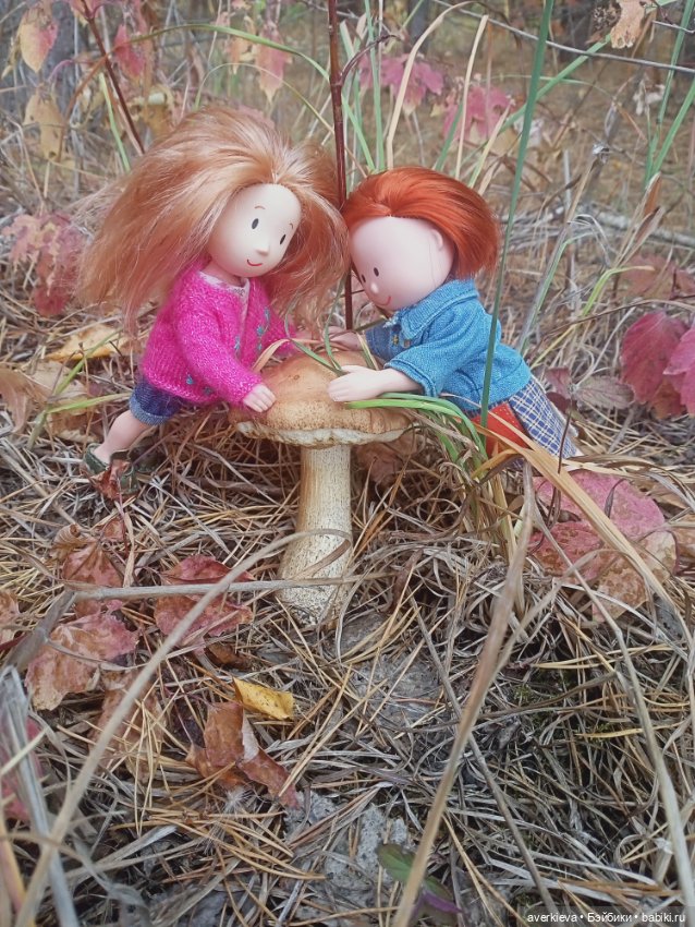 На ковре из жёлтых листьев... Прогулка Мари,Николь и Ии