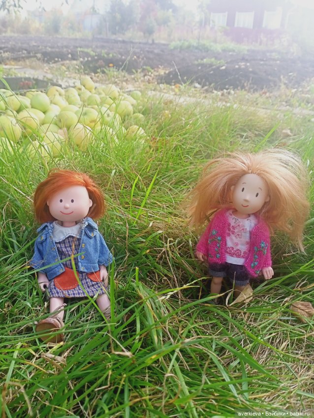 На ковре из жёлтых листьев... Прогулка Мари,Николь и Ии