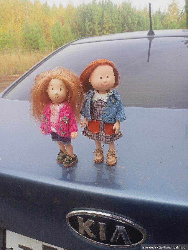 На ковре из жёлтых листьев... Прогулка Мари,Николь и Ии