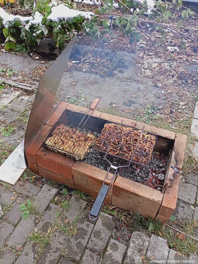 Маленькие помощники... Микроша и Проша в саду