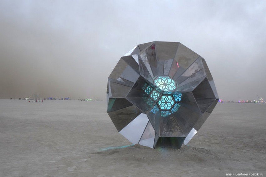 Геометрические скульптуры от креативного дуэта HYBYCOZO