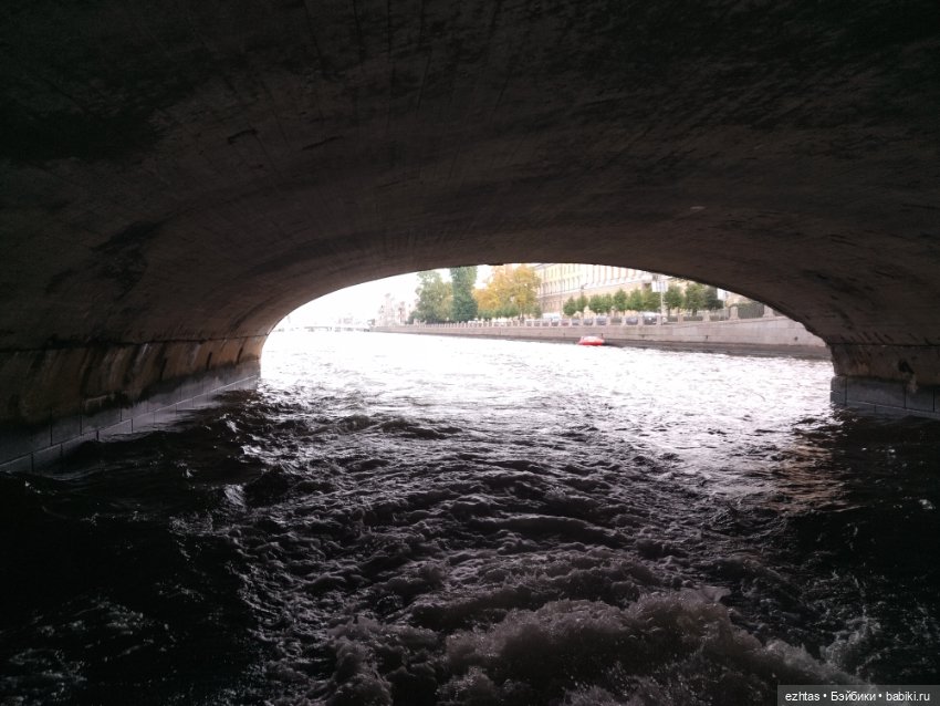 Речная прогулка с Олесей по Питеру (фото 10)