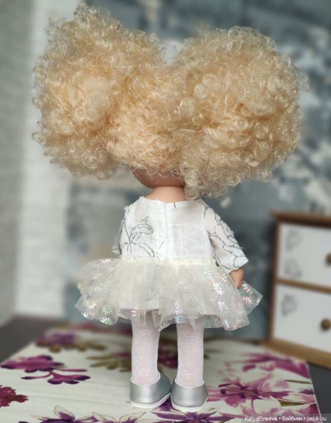 Пришли к вам знакомиться — Куклы Nines d'Onil (Нинес): Миа (Mia) (фото 3)