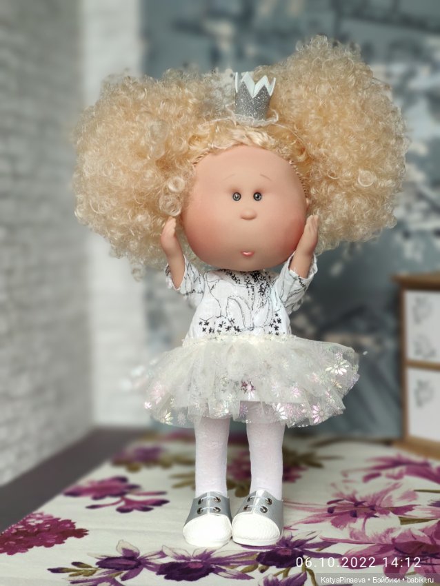 Пришли к вам знакомиться — Куклы Nines d'Onil (Нинес): Миа (Mia) (фото 4)
