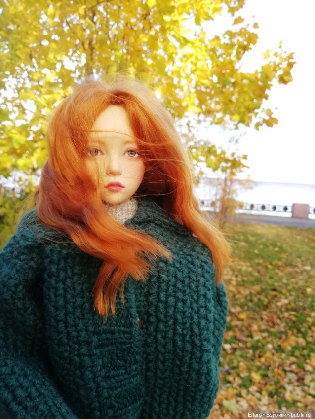 Осенняя девочка в осеннем парке