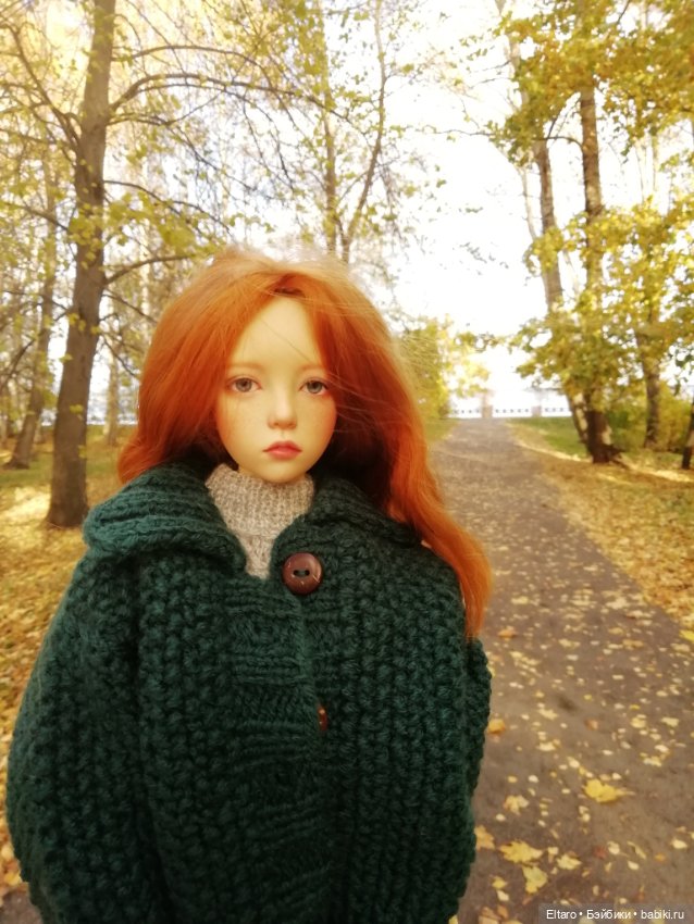 Осенняя девочка в осеннем парке