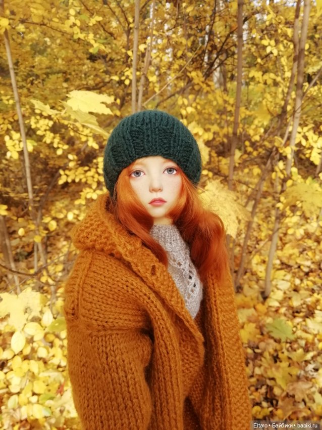 Осенняя девочка в осеннем парке