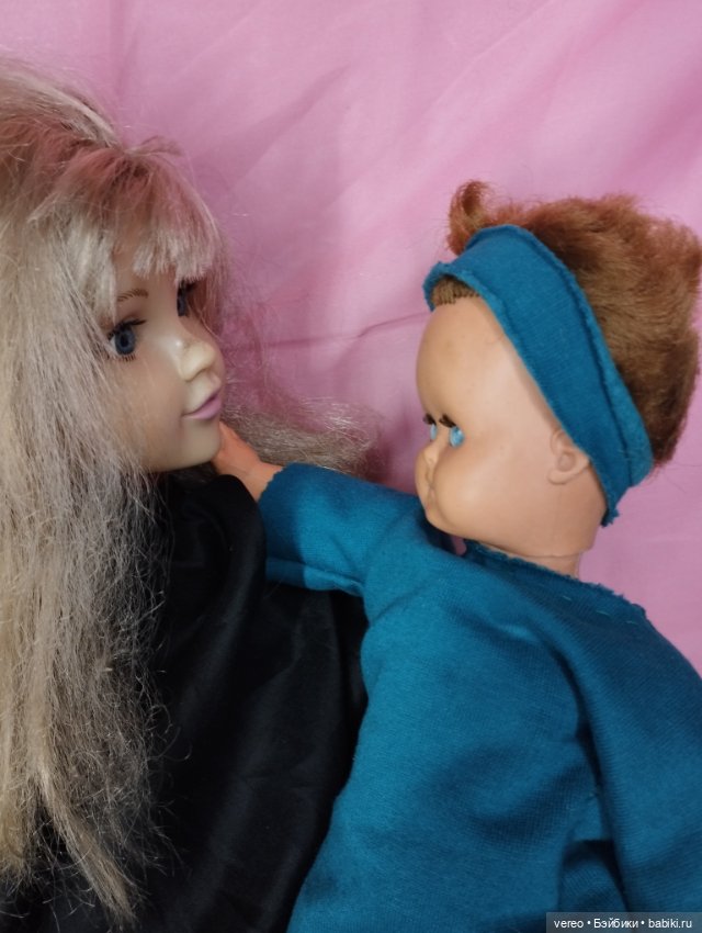 Мила. Поразила запредельным уровнем интеллекта