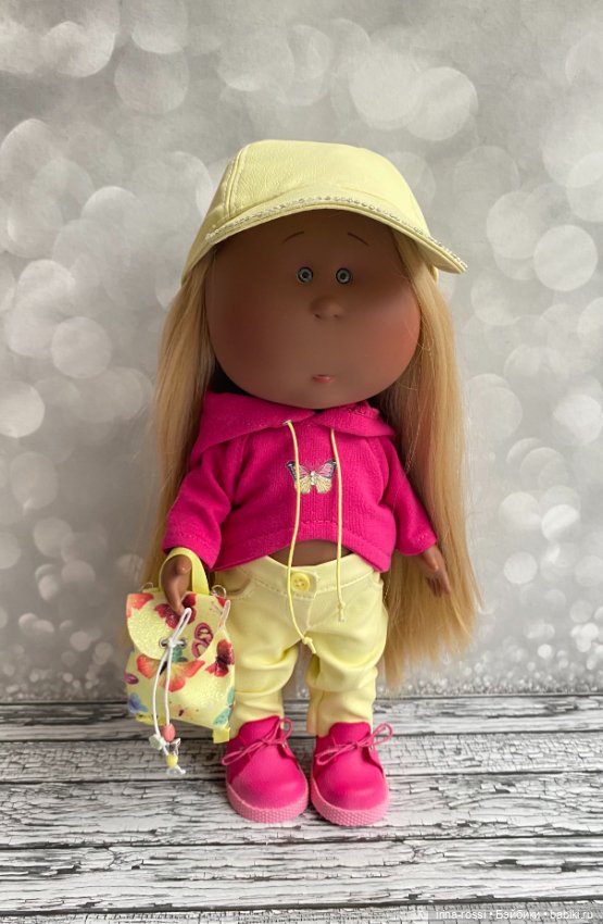 Яркие булочки — Куклы Nines d'Onil (Нинес): Миа (Mia) (фото 7)