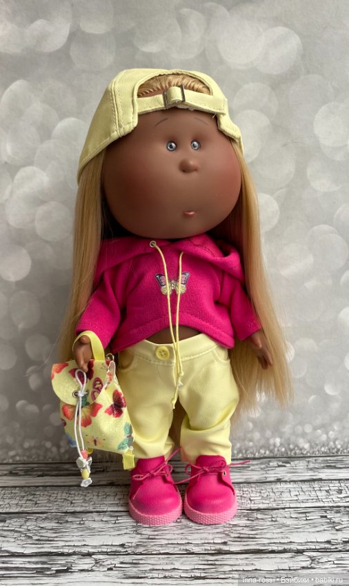Яркие булочки — Куклы Nines d'Onil (Нинес): Миа (Mia) (фото 9)