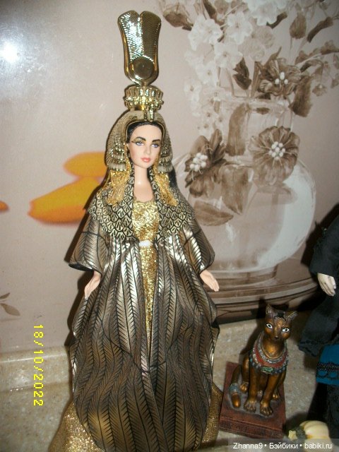 Нефертити, Клеопатра и Умрат