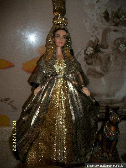 Нефертити, Клеопатра и Умрат