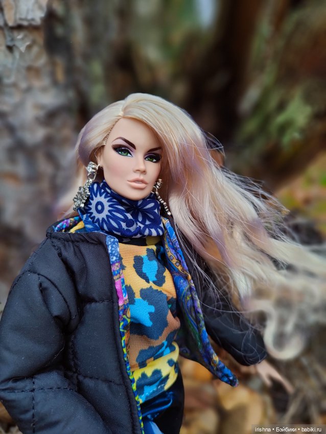 Ванесса. Прогулка в осеннем лесу