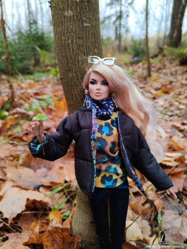 Ванесса. Прогулка в осеннем лесу