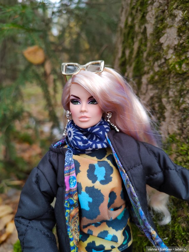 Ванесса. Прогулка в осеннем лесу