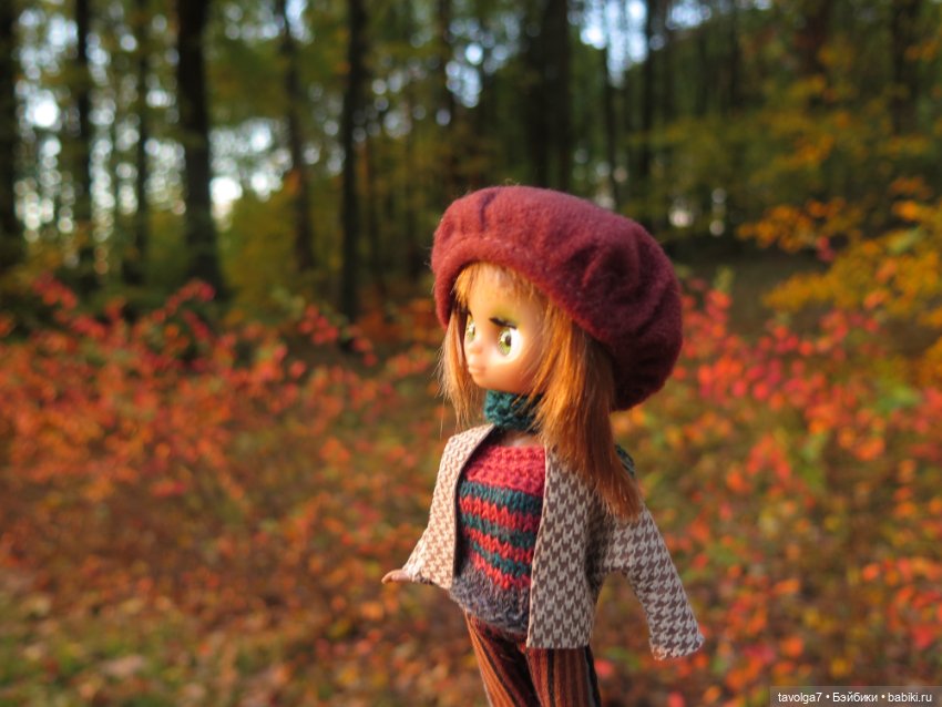 Милая компания в осеннем парке (фото 8)