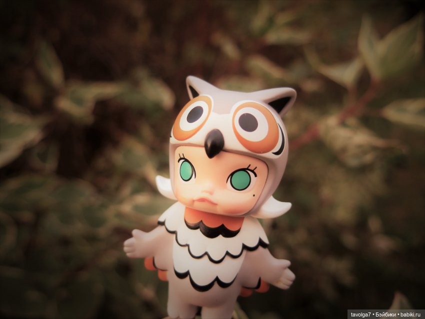 Милая компания в осеннем парке