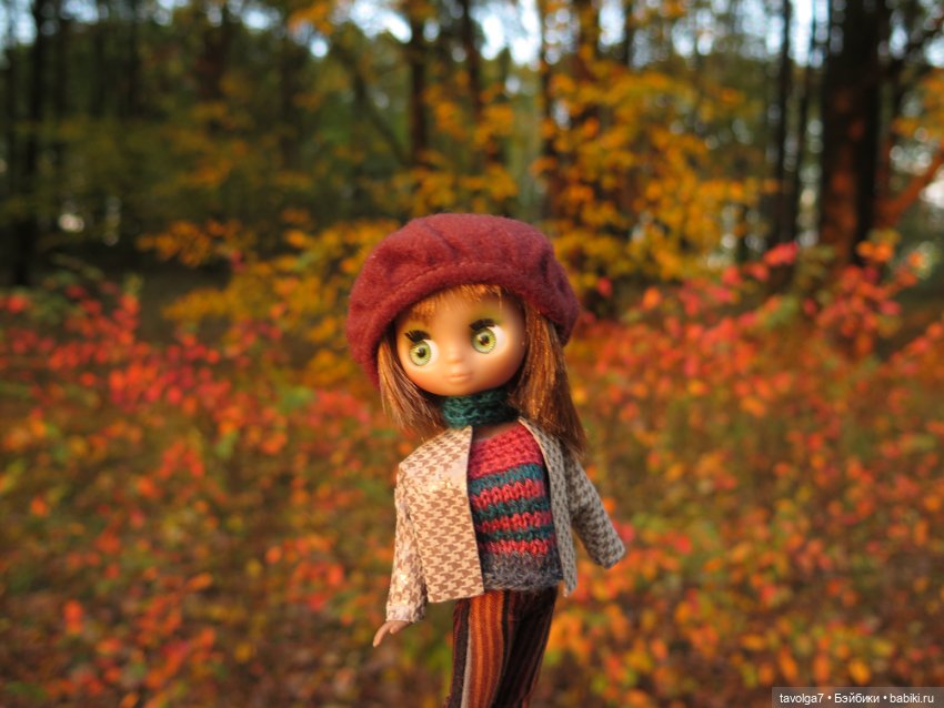 Милая компания в осеннем парке (фото 7)