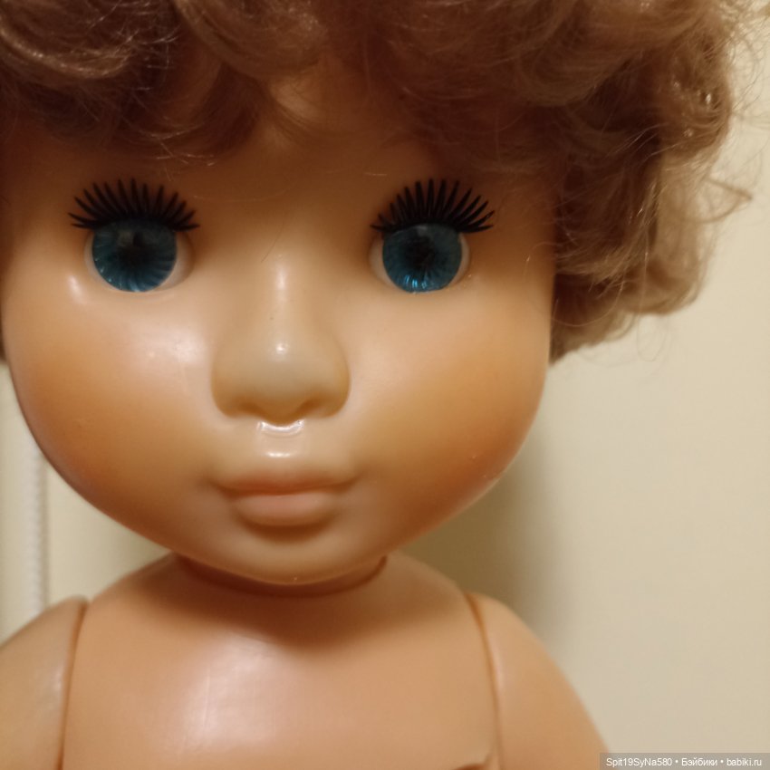 Помогите узнать кто производитель куклы СССР (фото 5)