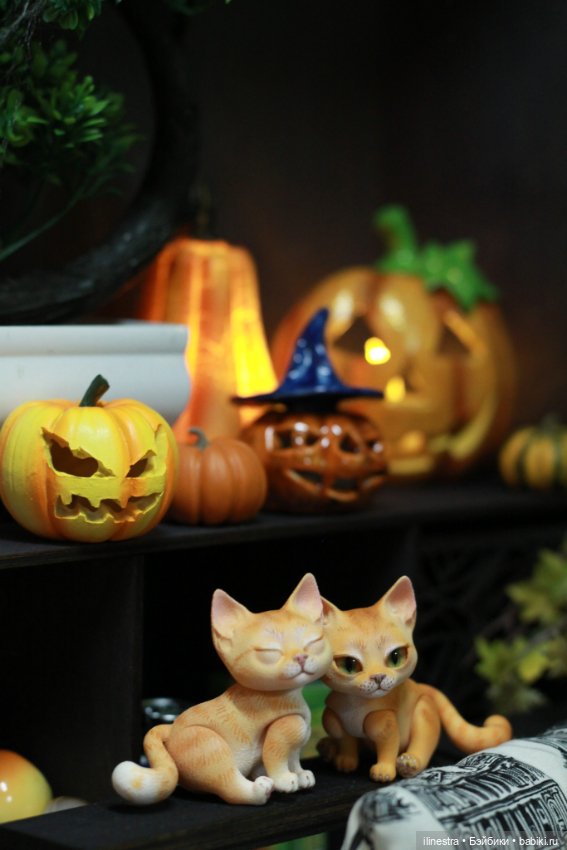 Малышня празднует Хэллоуин