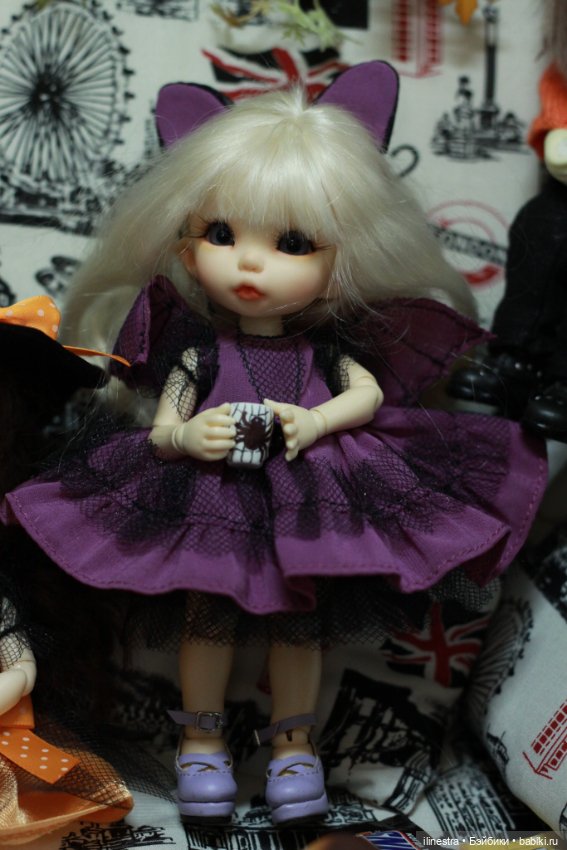 Малышня празднует Хэллоуин