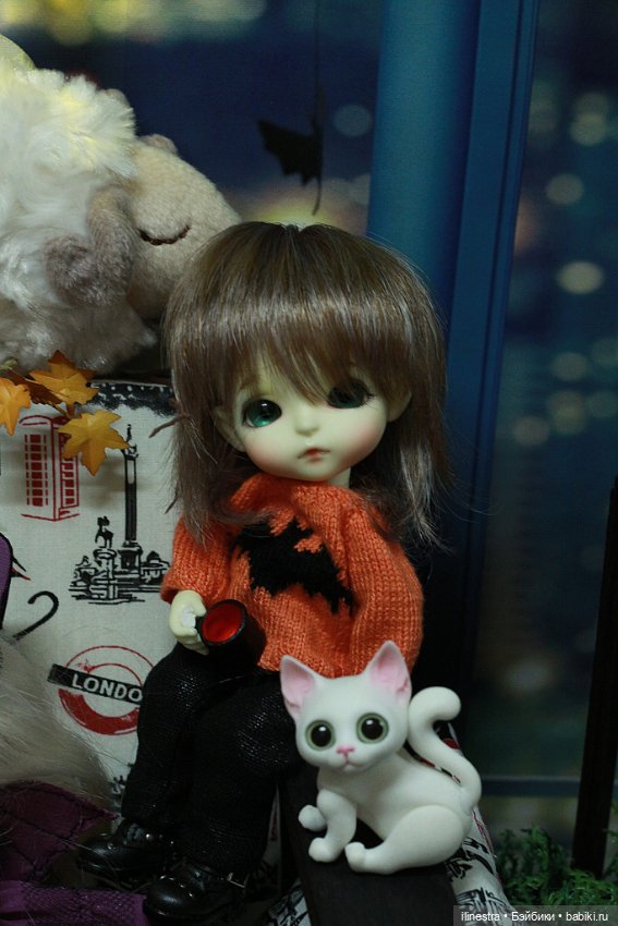 Малышня празднует Хэллоуин