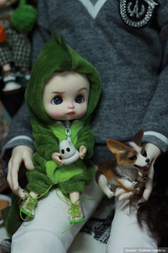 Малышня празднует Хэллоуин