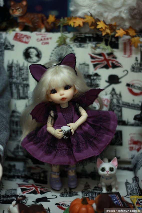 Малышня празднует Хэллоуин