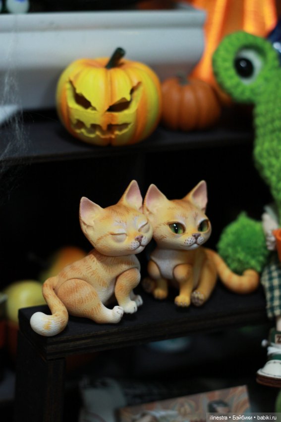 Малышня празднует Хэллоуин