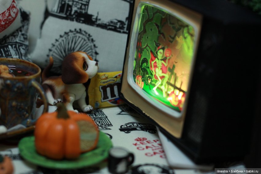 Малышня празднует Хэллоуин