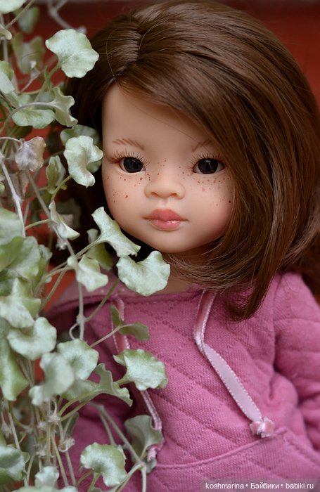 Paola Reina в дождь и ветер