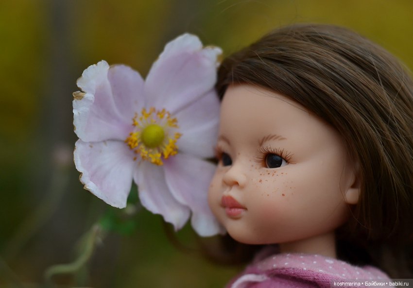 Paola Reina в дождь и ветер