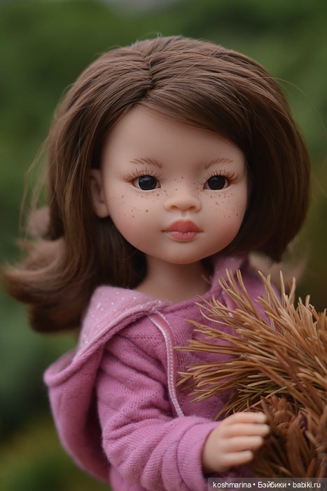 Paola Reina в дождь и ветер