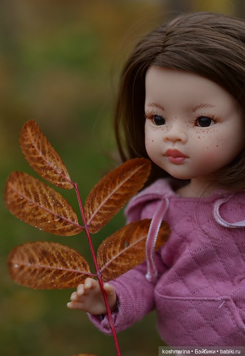 Paola Reina в дождь и ветер